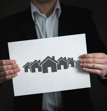 Transaction immobilière dans le neuf ou l'ancien : pourquoi faire confiance à un professionnel ?
