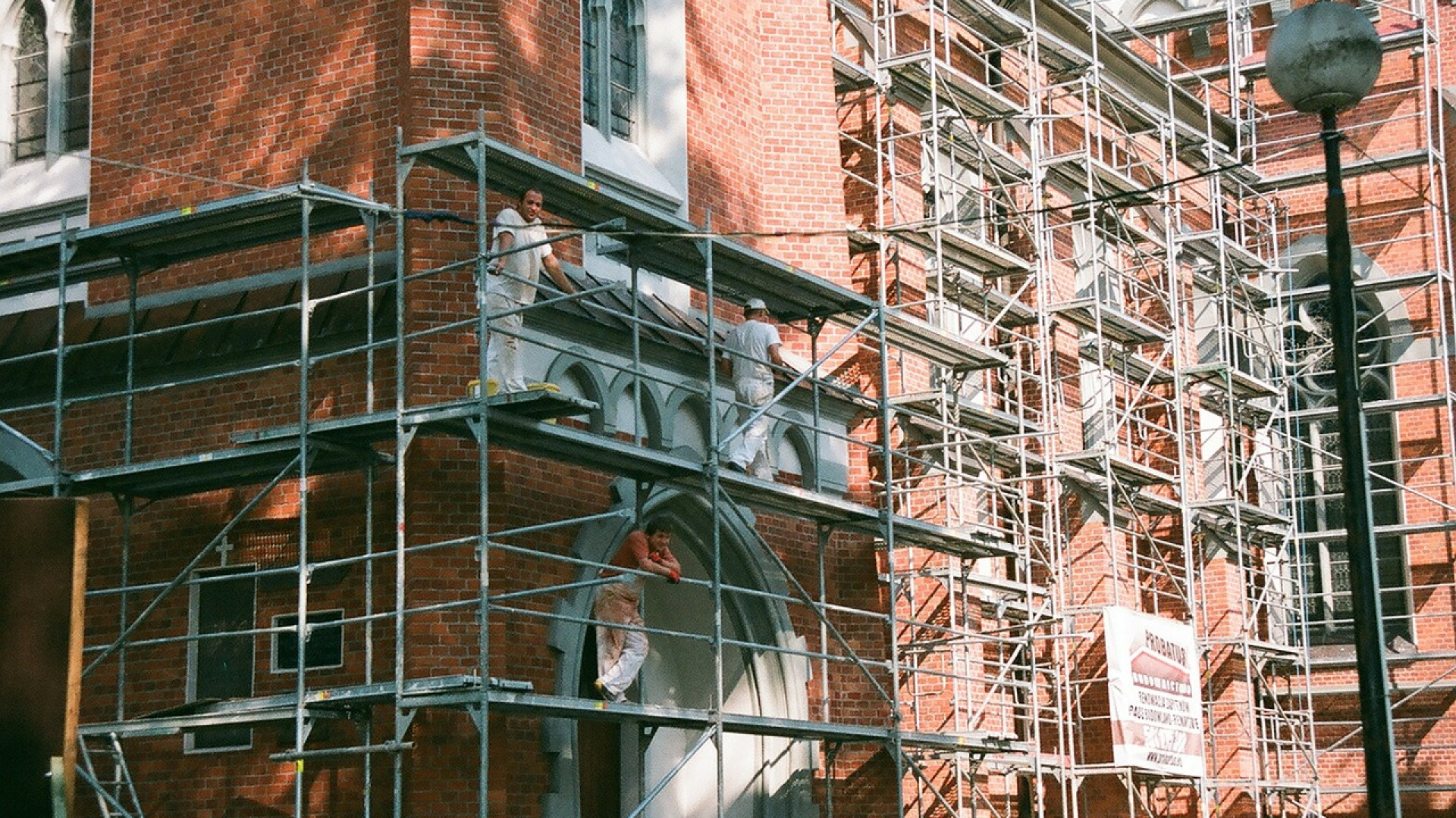Rénovation extérieure : pourquoi contacter un spécialiste en ravalement de façade ?