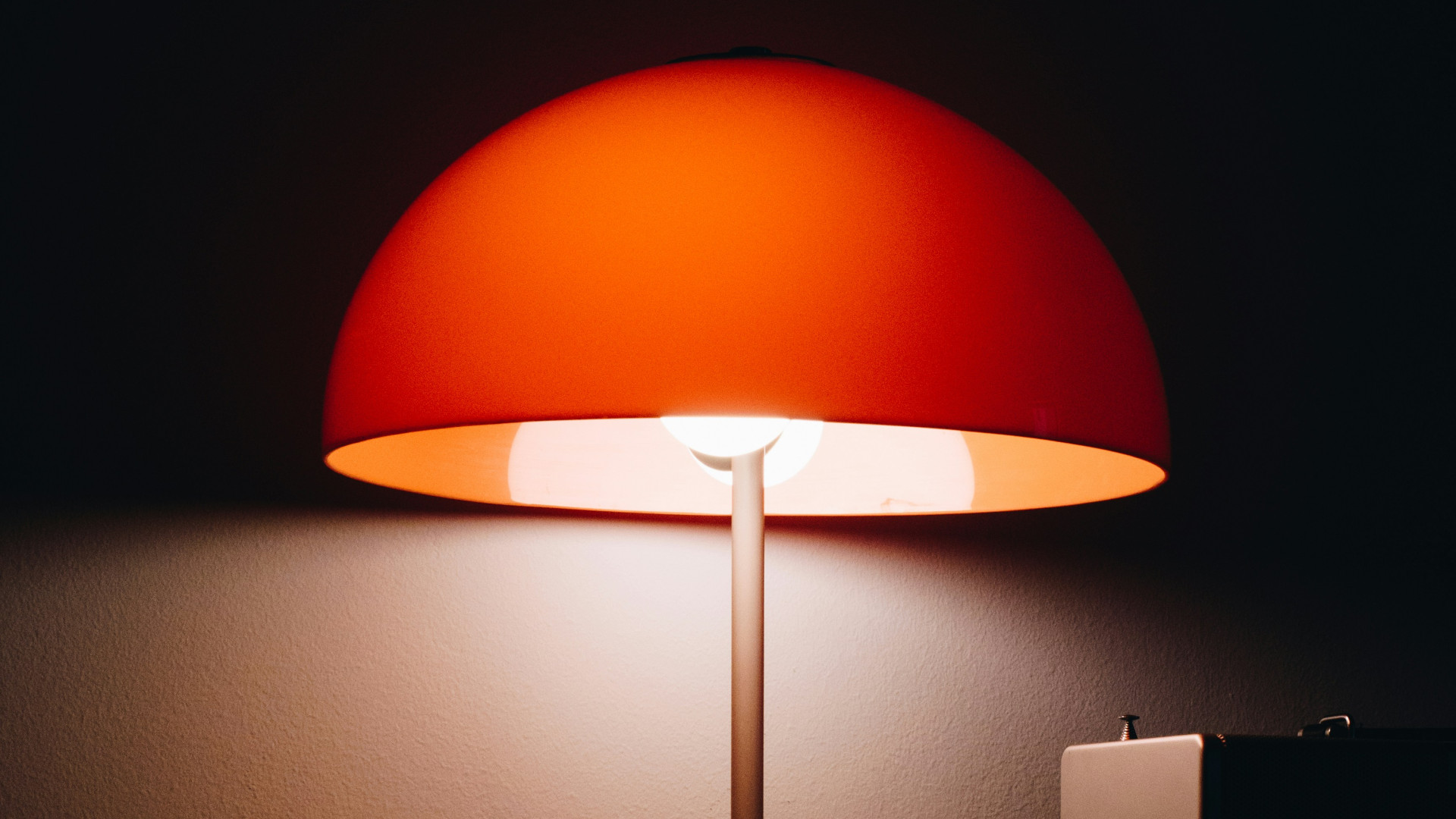 Optez pour une touche d'originalité avec une lampe champignon dans votre salon