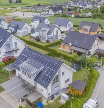 Installer des panneaux solaires chez soi : les atouts et bénéfices à connaître